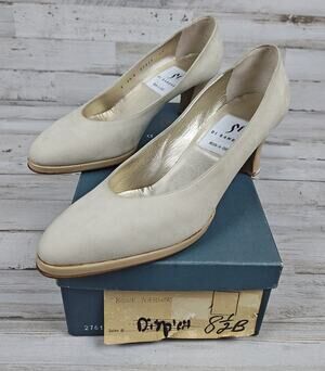 VTG Di Sandro Made In Italy Pumps 8.5B Bone Nubuck Leather Heels (Display Use)